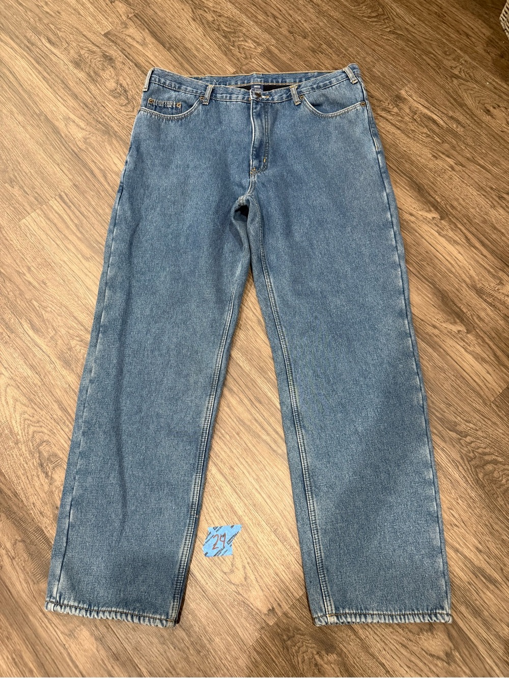 Relaxed Fit Men's Denim Jeans in Medium Blue 38x32